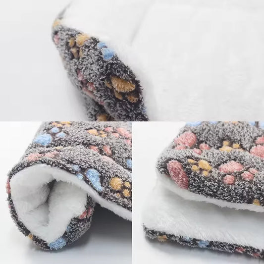 Flannel Thickened Dog Bed Mat Soft Pet Sleeping Mat for Dogs Cats Winter Warm Pet Blanket Fleece Pet Sleeping Mat Dog Bed Cat